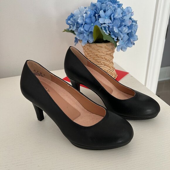 Leather Black Pumps - Picture 1 of 4